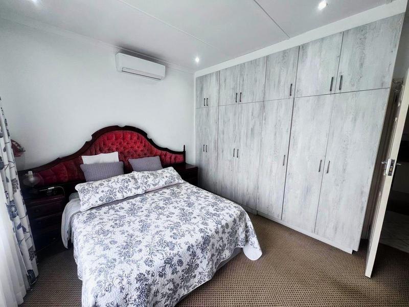5 Bedroom Property for Sale in Oslo Beach KwaZulu-Natal