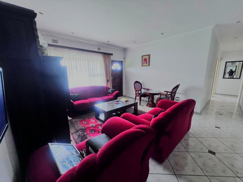 5 Bedroom Property for Sale in Oslo Beach KwaZulu-Natal