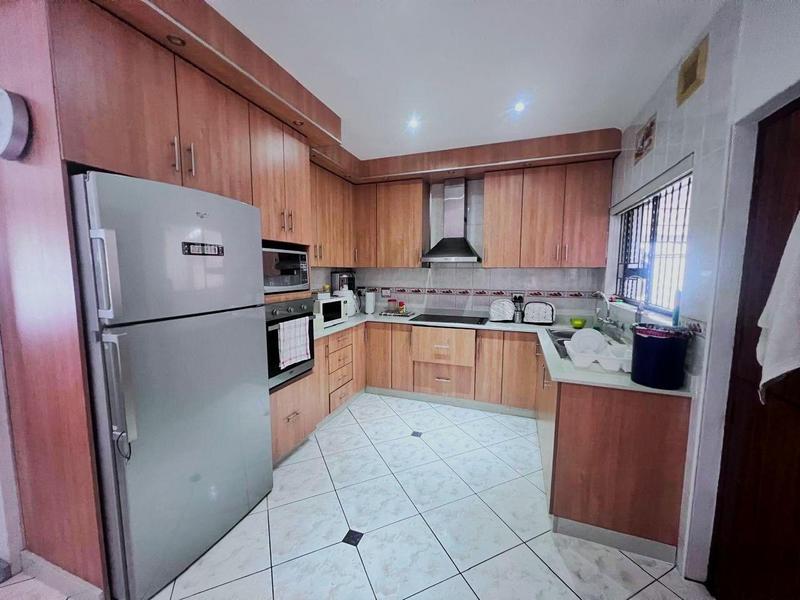 5 Bedroom Property for Sale in Oslo Beach KwaZulu-Natal