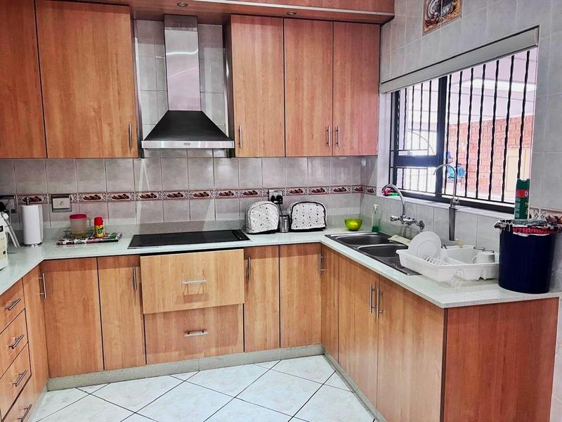 5 Bedroom Property for Sale in Oslo Beach KwaZulu-Natal