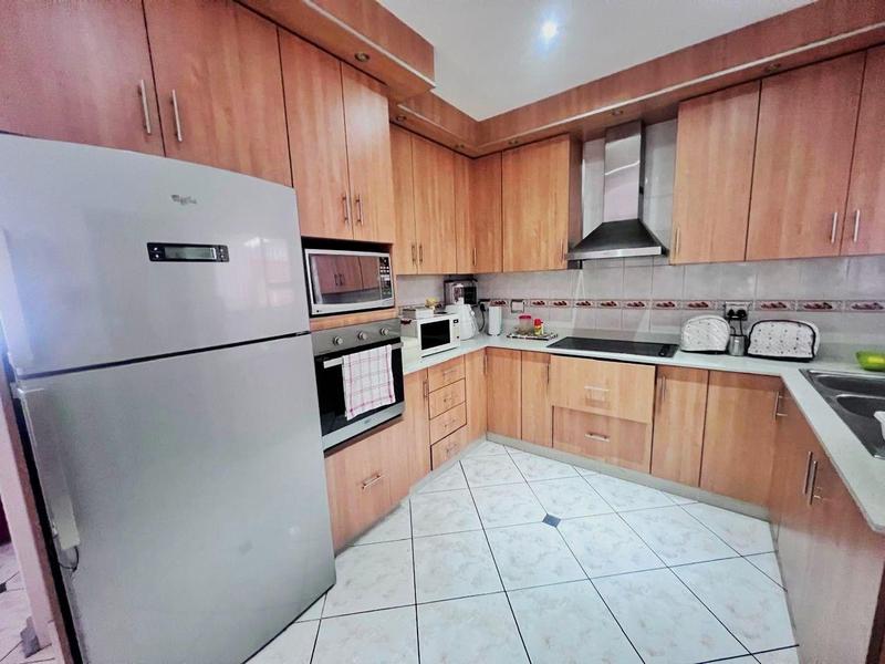 5 Bedroom Property for Sale in Oslo Beach KwaZulu-Natal