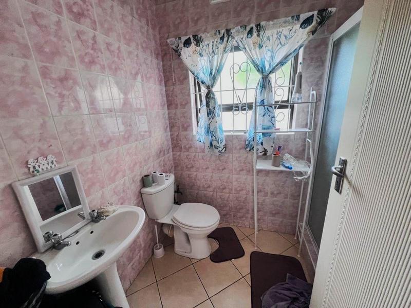 5 Bedroom Property for Sale in Oslo Beach KwaZulu-Natal