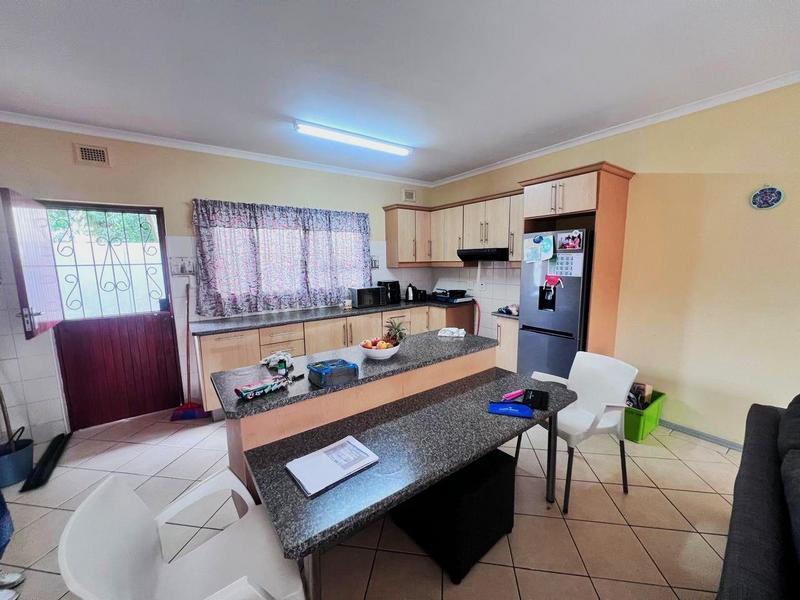 5 Bedroom Property for Sale in Oslo Beach KwaZulu-Natal