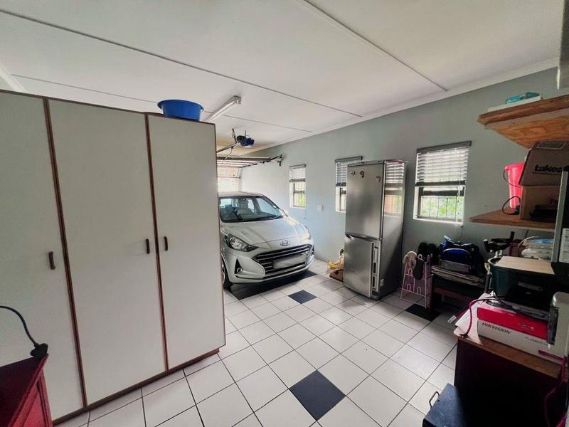 5 Bedroom Property for Sale in Oslo Beach KwaZulu-Natal