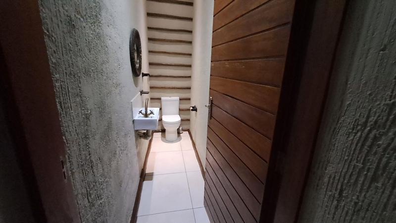 5 Bedroom Property for Sale in Shelly Beach KwaZulu-Natal