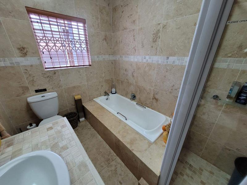 5 Bedroom Property for Sale in Shelly Beach KwaZulu-Natal