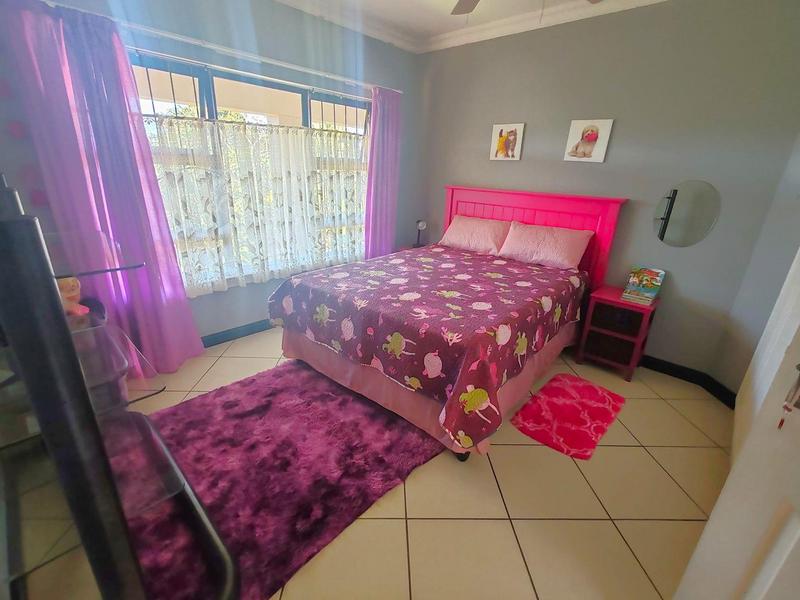 5 Bedroom Property for Sale in Shelly Beach KwaZulu-Natal