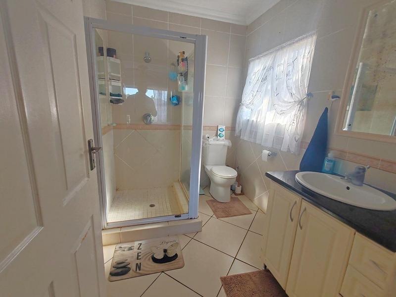 5 Bedroom Property for Sale in Shelly Beach KwaZulu-Natal