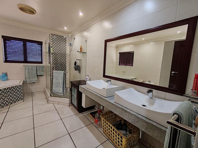 8 Bedroom Property for Sale in Umtentweni KwaZulu-Natal