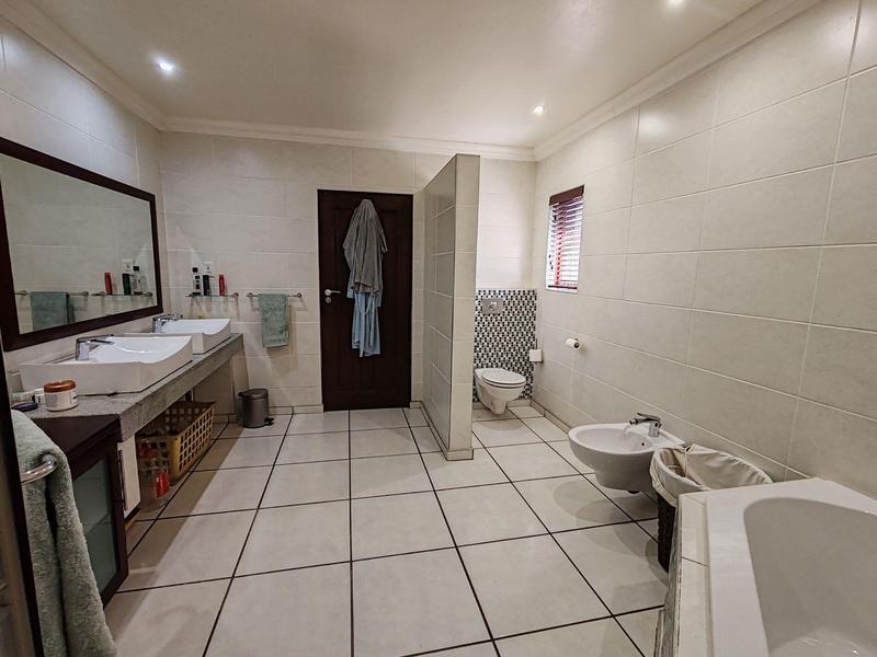 8 Bedroom Property for Sale in Umtentweni KwaZulu-Natal