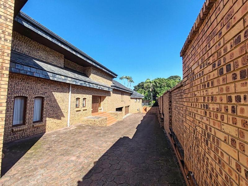 8 Bedroom Property for Sale in Umtentweni KwaZulu-Natal