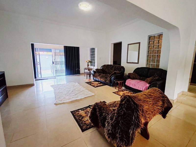 6 Bedroom Property for Sale in Umtentweni KwaZulu-Natal