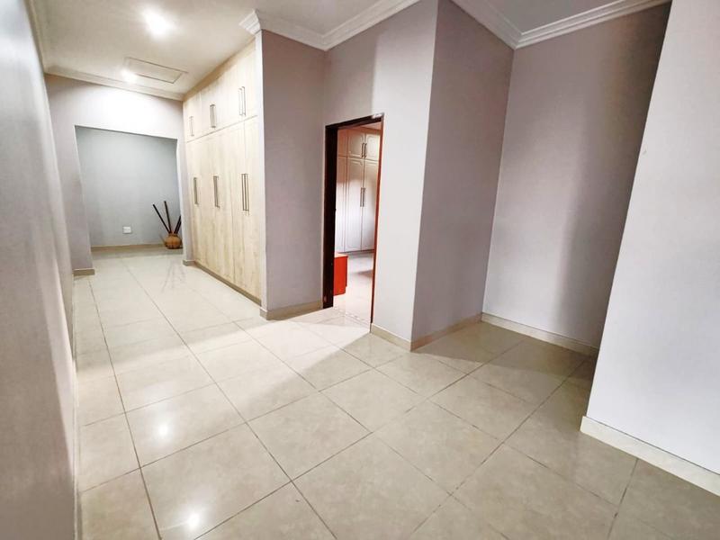6 Bedroom Property for Sale in Umtentweni KwaZulu-Natal