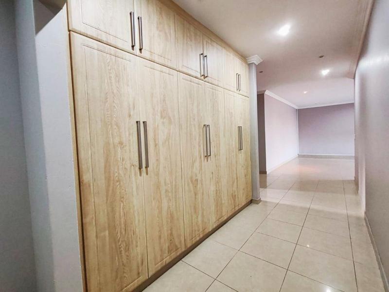 6 Bedroom Property for Sale in Umtentweni KwaZulu-Natal