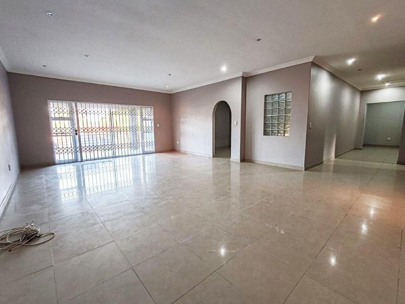 6 Bedroom Property for Sale in Umtentweni KwaZulu-Natal