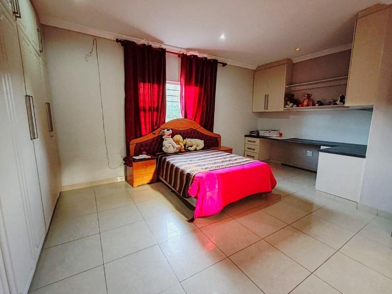 6 Bedroom Property for Sale in Umtentweni KwaZulu-Natal