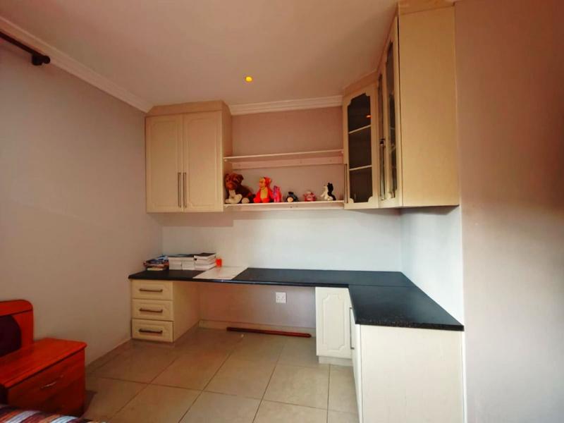 6 Bedroom Property for Sale in Umtentweni KwaZulu-Natal