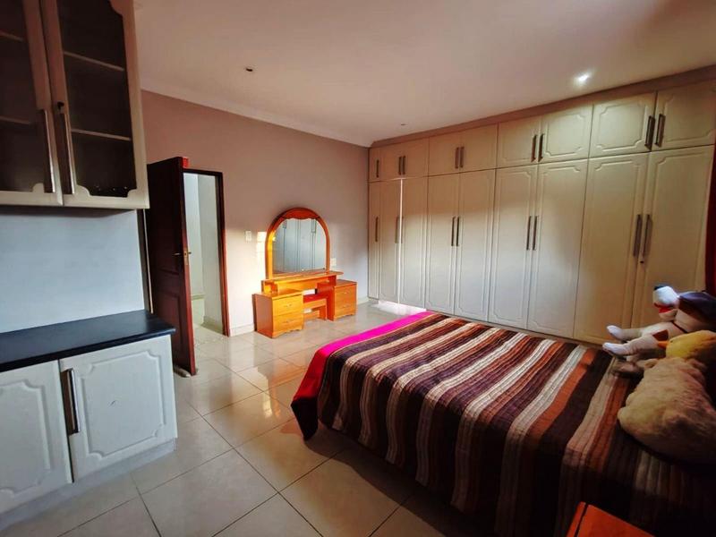 6 Bedroom Property for Sale in Umtentweni KwaZulu-Natal