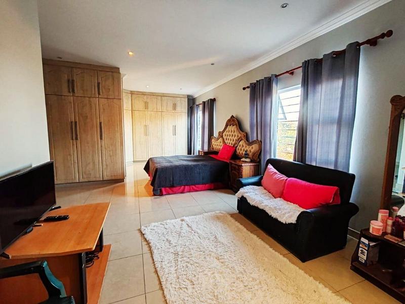 6 Bedroom Property for Sale in Umtentweni KwaZulu-Natal