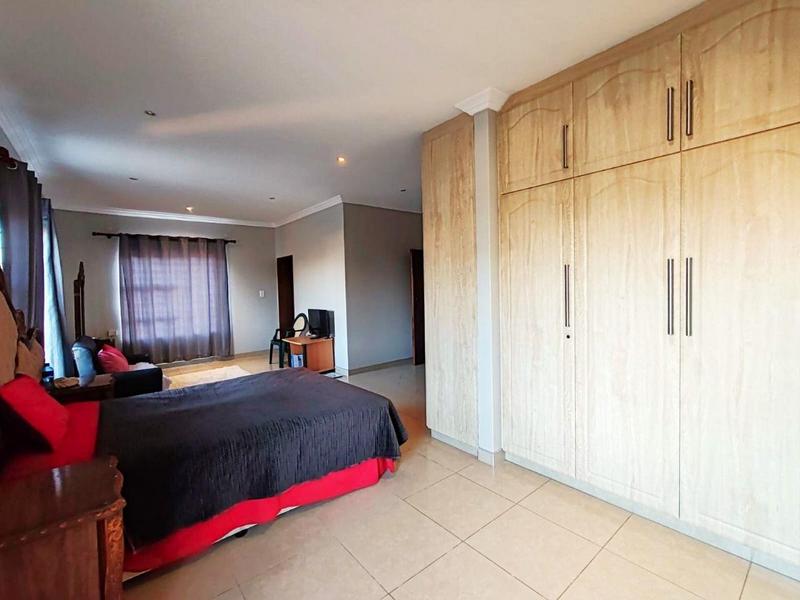6 Bedroom Property for Sale in Umtentweni KwaZulu-Natal