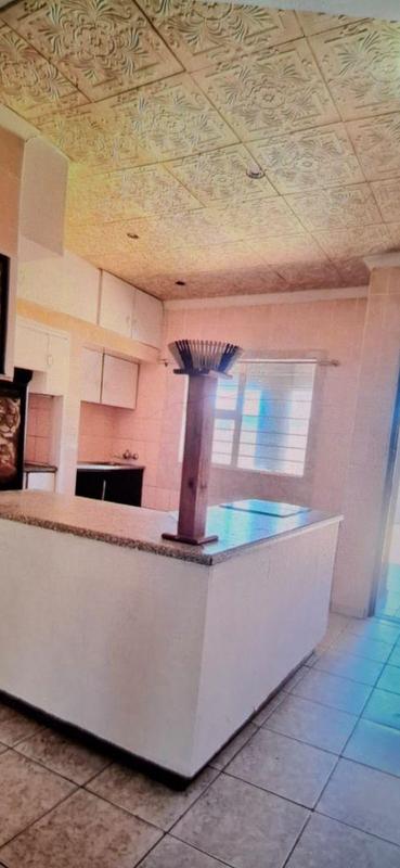 6 Bedroom Property for Sale in Umtentweni KwaZulu-Natal