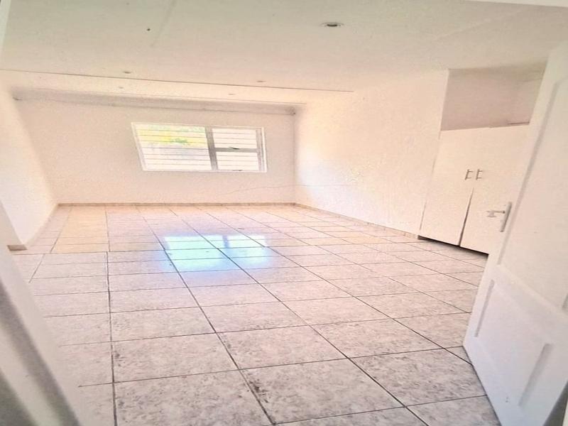 6 Bedroom Property for Sale in Umtentweni KwaZulu-Natal