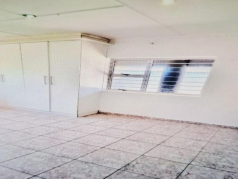 6 Bedroom Property for Sale in Umtentweni KwaZulu-Natal