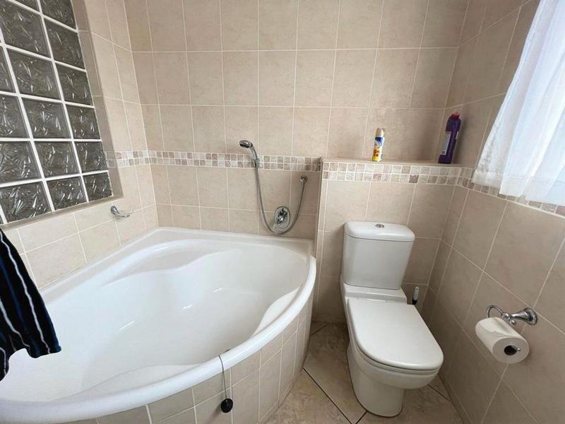 3 Bedroom Property for Sale in Uvongo KwaZulu-Natal