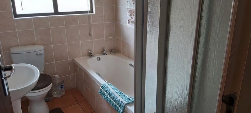 2 Bedroom Property for Sale in Uvongo KwaZulu-Natal