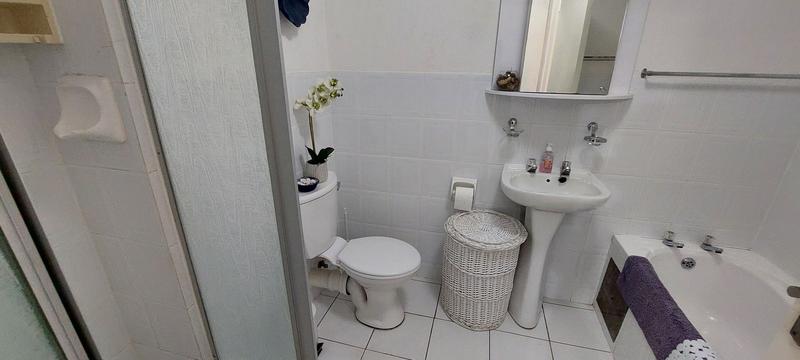 2 Bedroom Property for Sale in Uvongo KwaZulu-Natal