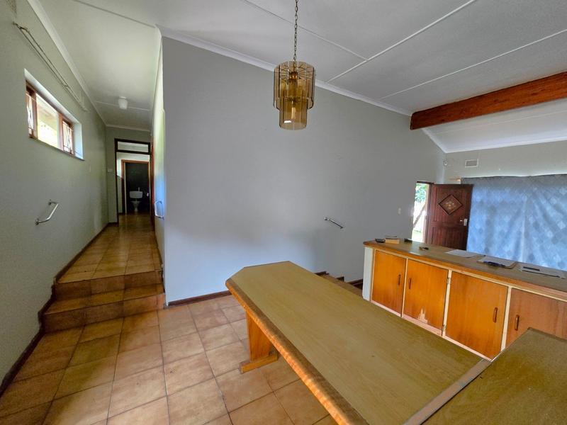 5 Bedroom Property for Sale in Uvongo KwaZulu-Natal