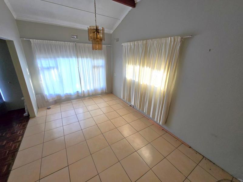 5 Bedroom Property for Sale in Uvongo KwaZulu-Natal