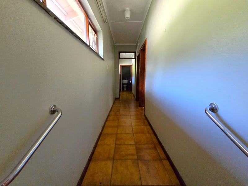 5 Bedroom Property for Sale in Uvongo KwaZulu-Natal