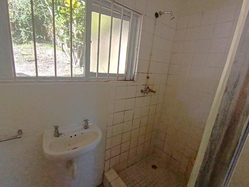 5 Bedroom Property for Sale in Uvongo KwaZulu-Natal