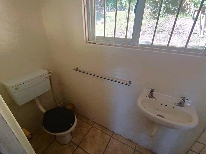 5 Bedroom Property for Sale in Uvongo KwaZulu-Natal