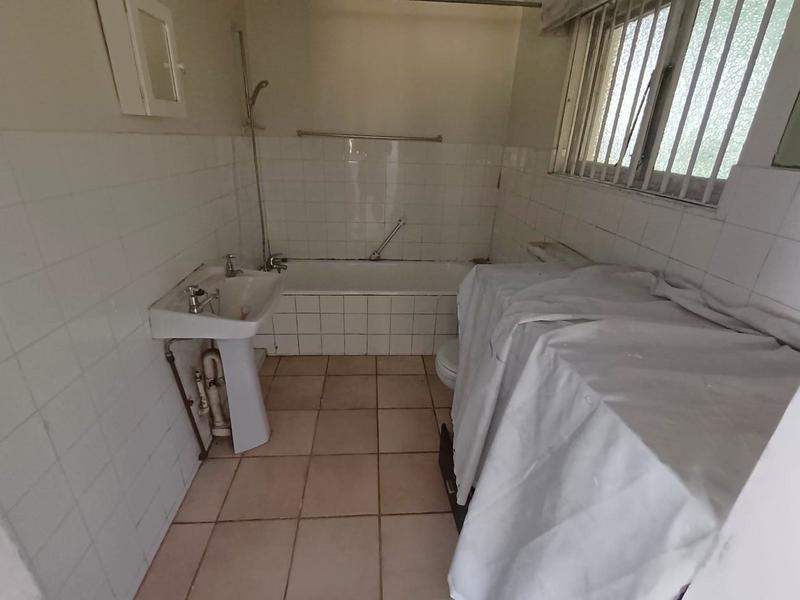 5 Bedroom Property for Sale in Uvongo KwaZulu-Natal