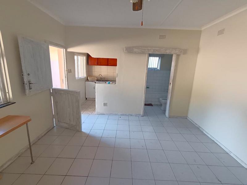 5 Bedroom Property for Sale in Uvongo KwaZulu-Natal
