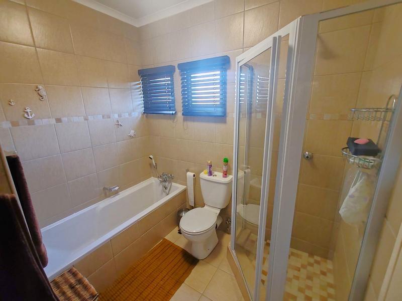 3 Bedroom Property for Sale in Uvongo KwaZulu-Natal