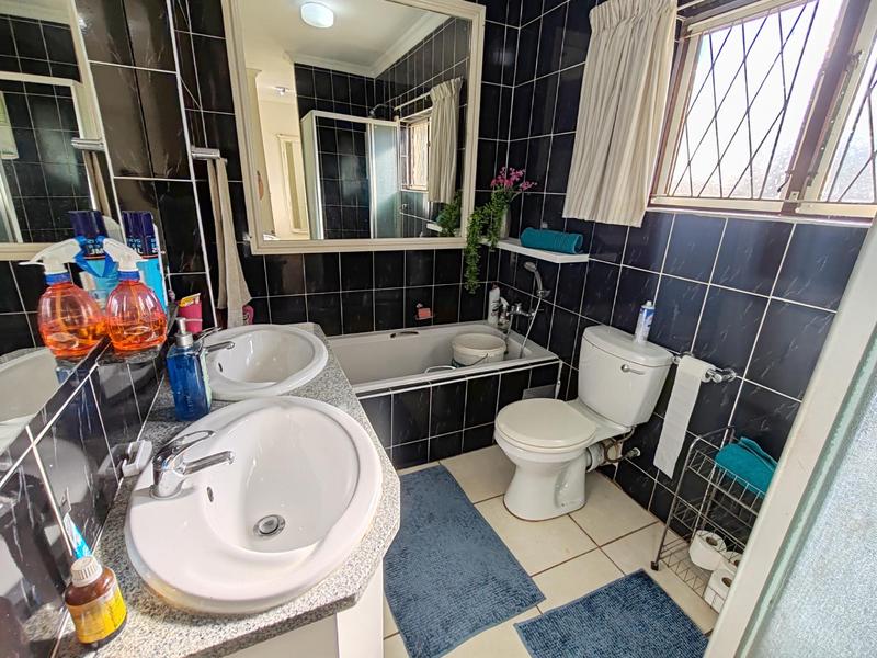 3 Bedroom Property for Sale in Uvongo KwaZulu-Natal