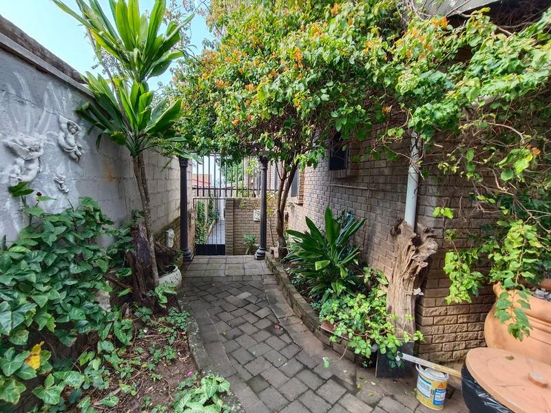 4 Bedroom Property for Sale in Uvongo Beach KwaZulu-Natal