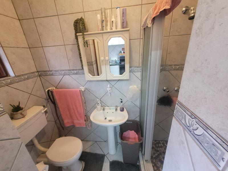 1 Bedroom Property for Sale in Uvongo Beach KwaZulu-Natal