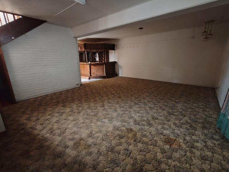 5 Bedroom Property for Sale in St Michaels On Sea KwaZulu-Natal