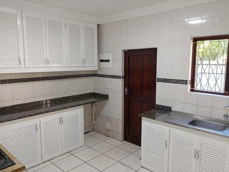 To Let 4 Bedroom Property for Rent in Margate KwaZulu-Natal