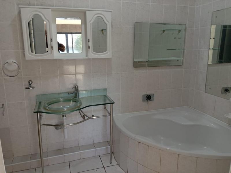 To Let 4 Bedroom Property for Rent in Margate KwaZulu-Natal