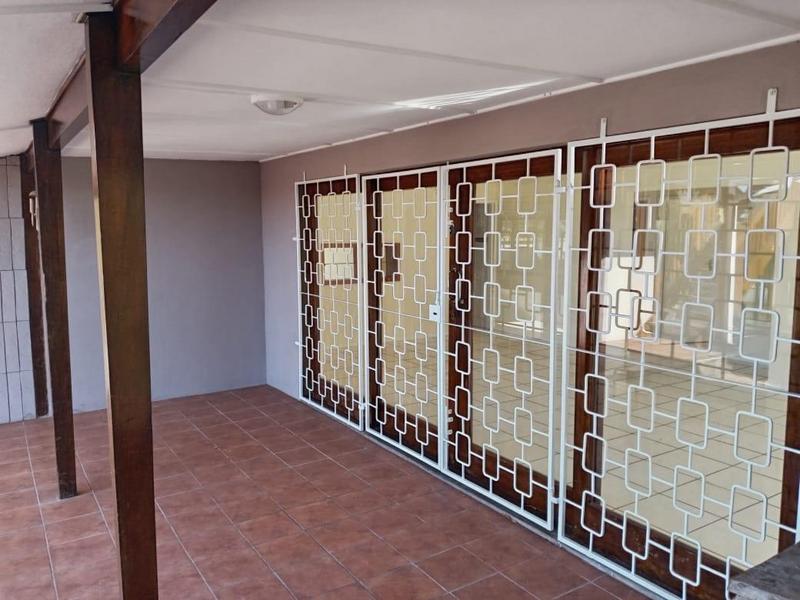 To Let 4 Bedroom Property for Rent in Margate KwaZulu-Natal