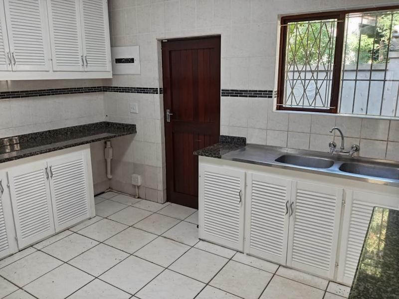 To Let 4 Bedroom Property for Rent in Margate KwaZulu-Natal