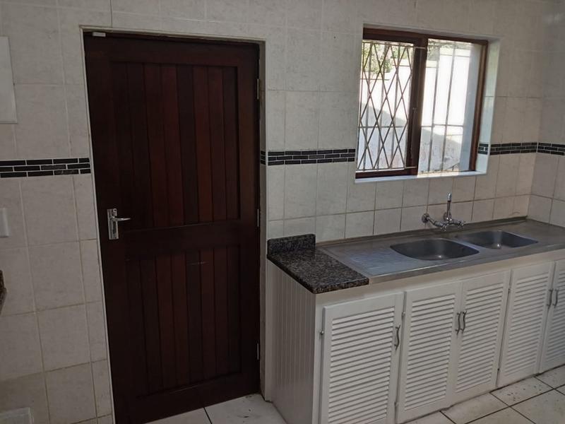 To Let 4 Bedroom Property for Rent in Margate KwaZulu-Natal