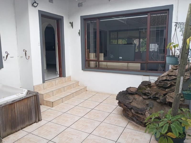 To Let 5 Bedroom Property for Rent in Margate KwaZulu-Natal