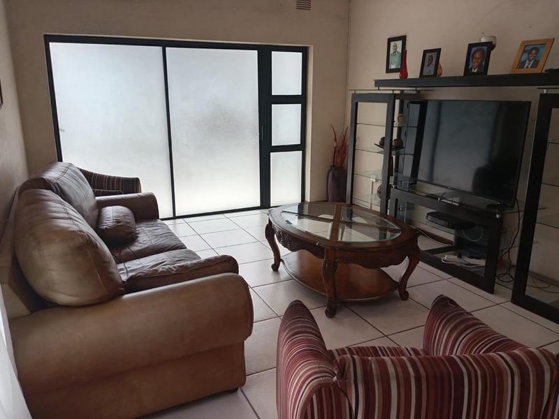To Let 5 Bedroom Property for Rent in Margate KwaZulu-Natal