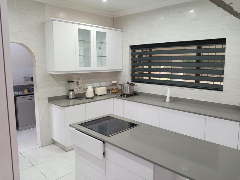 To Let 5 Bedroom Property for Rent in Margate KwaZulu-Natal